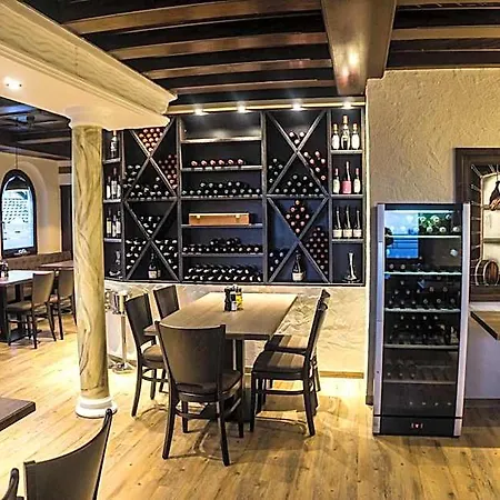 Hotel-restaurant Alpha מלון פרידריכסהאפן